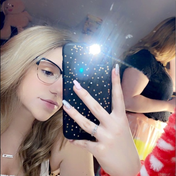 Meet your Posher, Jackie - Picture 1 of 1